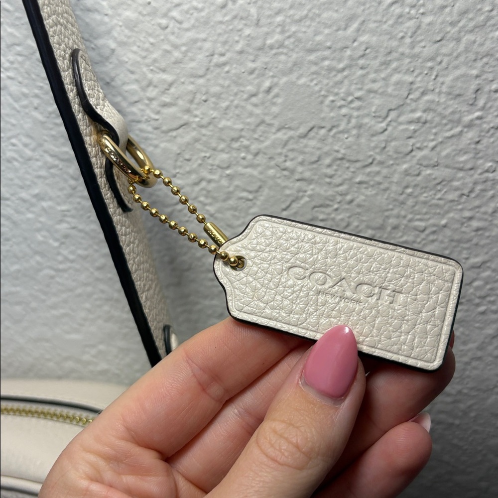 LIKE NEW Coach Detachable and thicker strap Large Jamie Camera Bag cream white - Picture 6 of 10